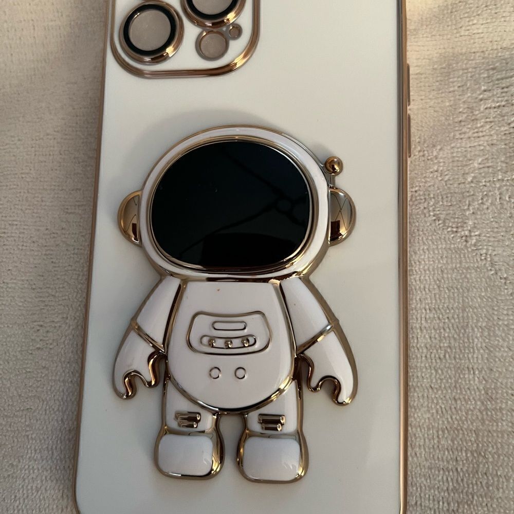New 13 ProMax Silicone Phone Case w/3D Astronaut Touch Feature + Phone Stand